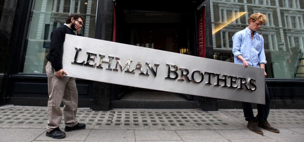 Imagen de la caída del banco Lehman Brothers en la crisis de 2008